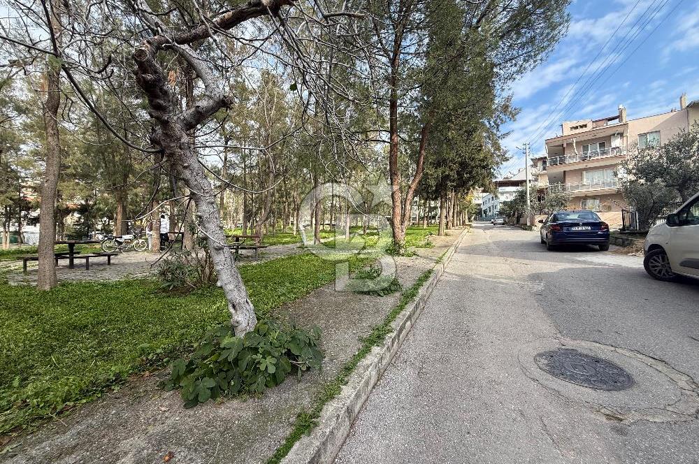 Bornova’da  Satılık Hem Oturuma Hem Yatırıma Uygun Bahçeli Tek Katlı Müstakil Ev