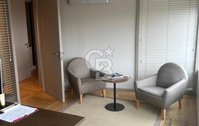 NİŞANTAŞINDA MANZARALI ŞIK DEKORASYONLU OFİS KATI