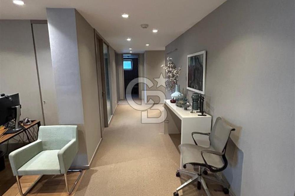 NİŞANTAŞINDA MANZARALI ŞIK DEKORASYONLU OFİS KATI