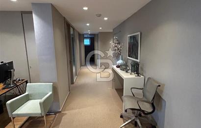 NİŞANTAŞINDA MANZARALI ŞIK DEKORASYONLU OFİS KATI