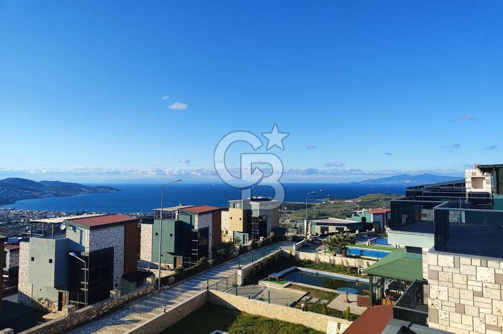 Foça Kozbeyli'de Kesintisiz Deniz Manzaralı Satılık Havuzlu Müstakil 4+1 Villa
