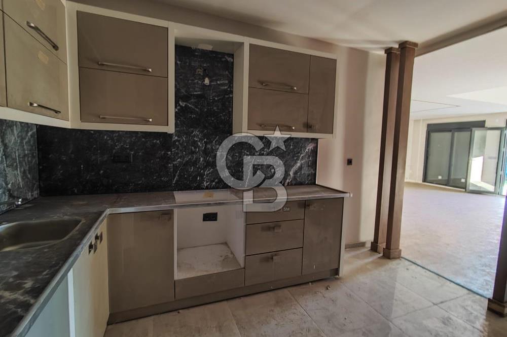 Foça Kozbeyli'de Kesintisiz Deniz Manzaralı Satılık Havuzlu Müstakil 4+1 Villa