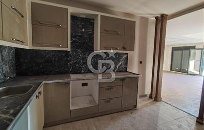 Foça Kozbeyli'de Kesintisiz Deniz Manzaralı Satılık Havuzlu Müstakil 4+1 Villa