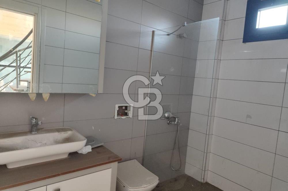 Foça Kozbeyli'de Kesintisiz Deniz Manzaralı Satılık Havuzlu Müstakil 4+1 Villa