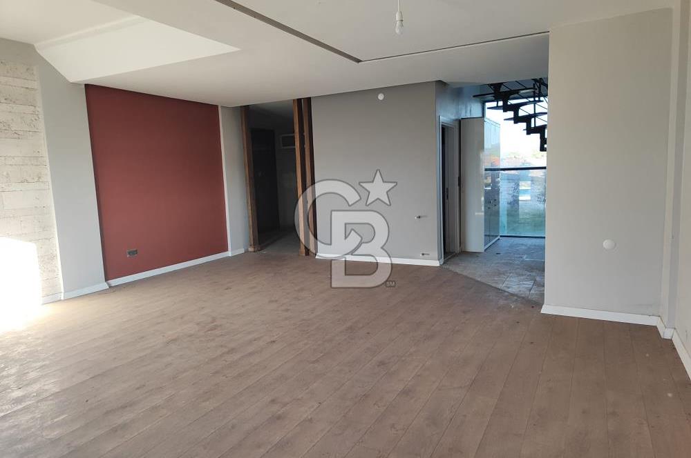 Foça Kozbeyli'de Kesintisiz Deniz Manzaralı Satılık Havuzlu Müstakil 4+1 Villa