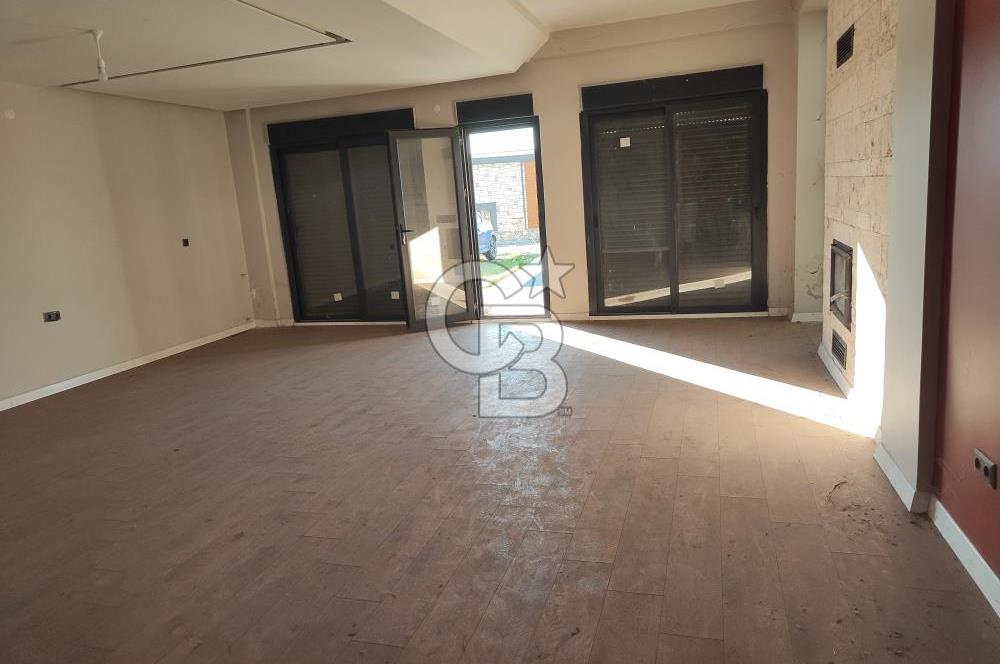 Foça Kozbeyli'de Kesintisiz Deniz Manzaralı Satılık Havuzlu Müstakil 4+1 Villa