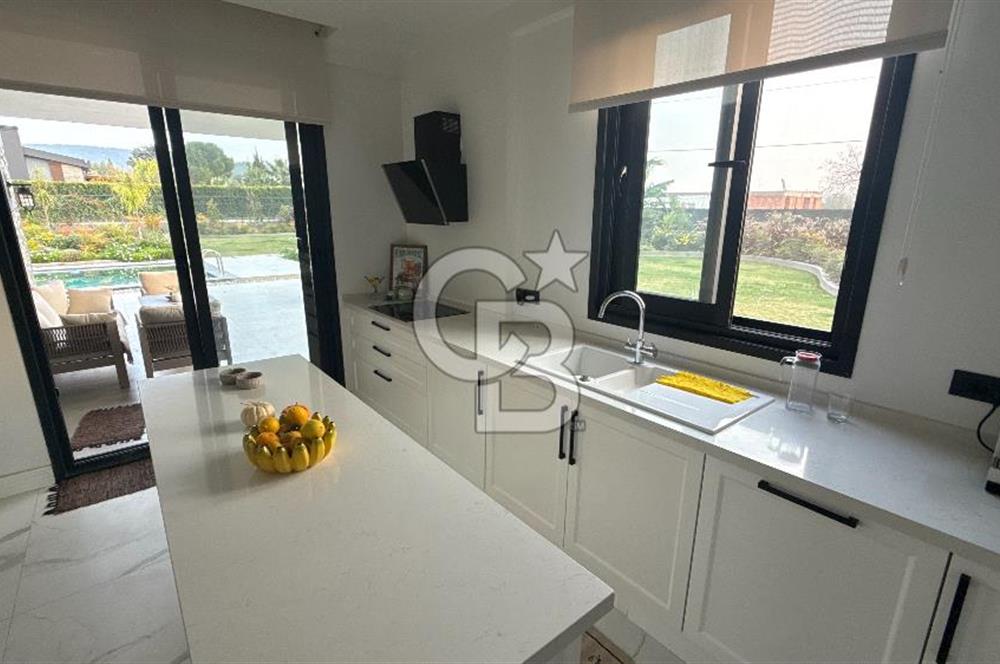 Kuşçular'da 1,7 Dönüm İçerisinde Satılık 5+1 Villa