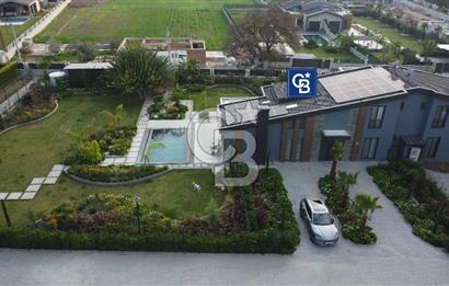 Kuşçular'da 1,7 Dönüm İçerisinde Satılık 5+1 Villa