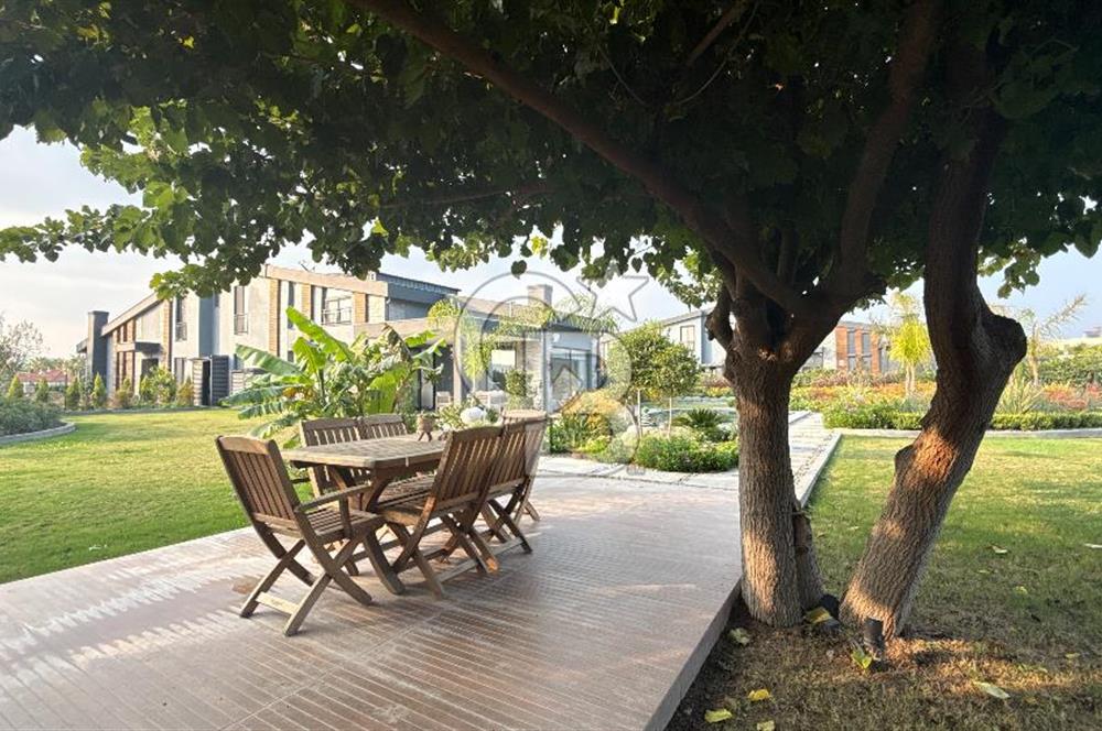 Kuşçular'da 1,7 Dönüm İçerisinde Satılık 5+1 Villa