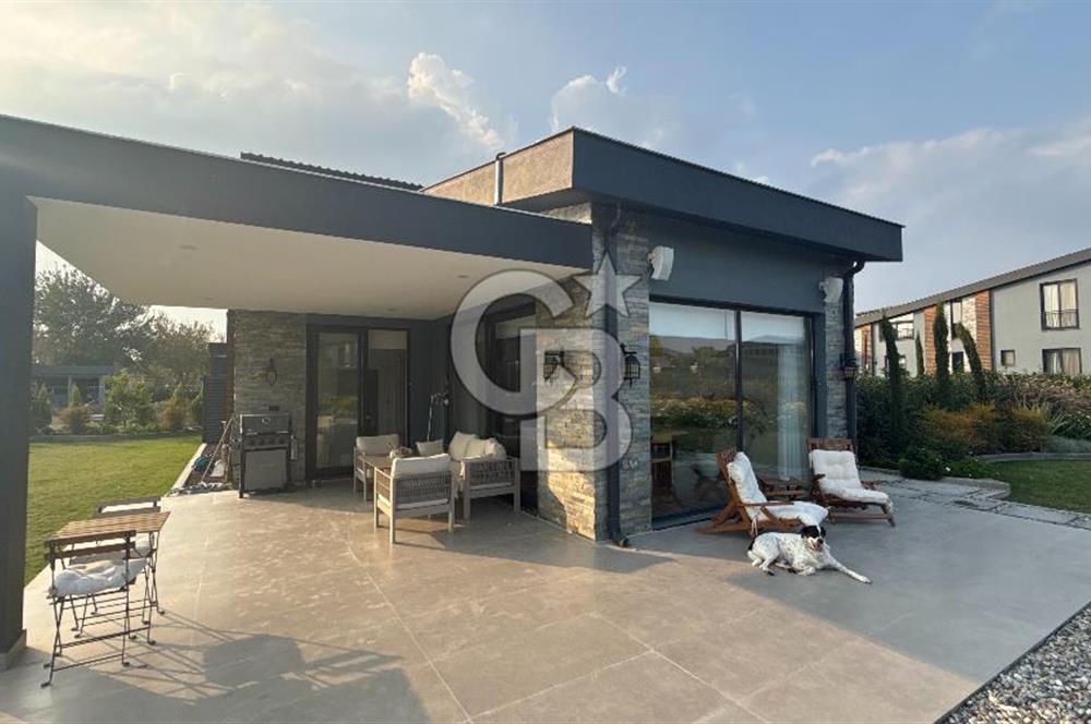 Kuşçular'da 1,7 Dönüm İçerisinde Satılık 5+1 Villa