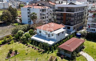 KARŞIYAKA AKSOY'DA GENİŞ BAHÇELİ İKİ KATLI KİRALIK KÖŞK