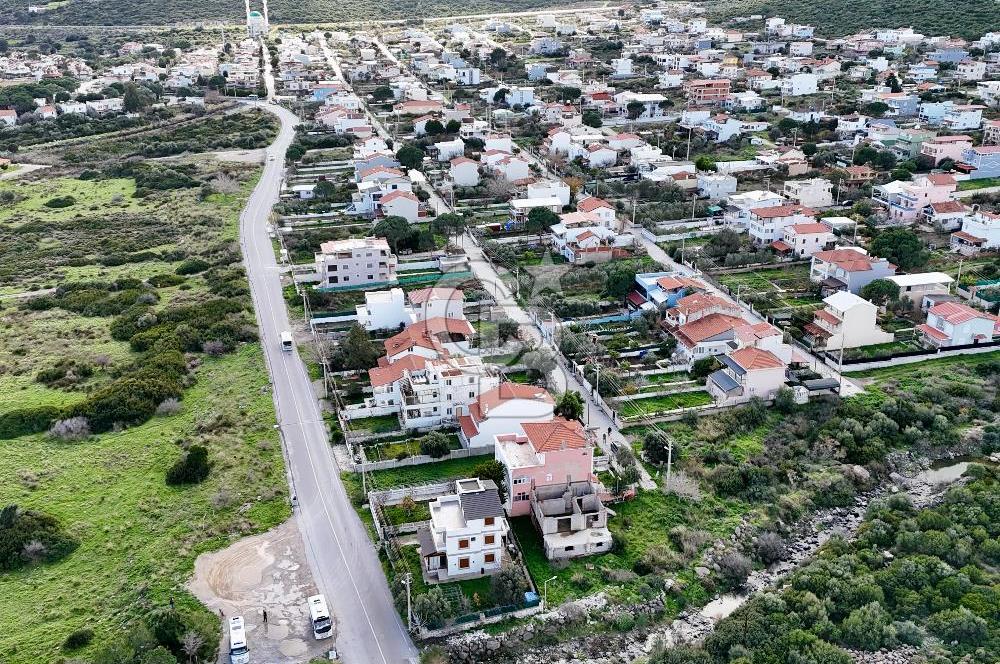 URLA GÜLBAHÇE'DE DENİZE 100m MESAFEDE SATILIK VİLLA ARSASI