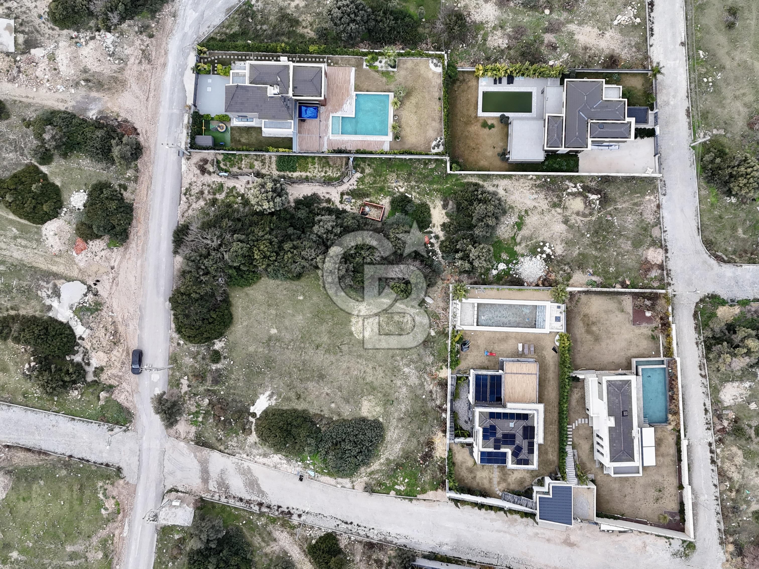 ÇEŞME OTOBAN GİŞELERİ ÜSTÜ GENİŞ VİLLA ARSASI