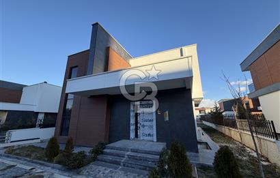 BAĞLICA TUAL ARMADA SİTESİ'NDE SATILIK GENİŞ BAHÇELİ 5+1 LÜKS VİLLA