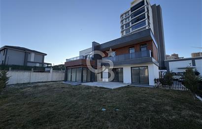 BAĞLICA TUAL ARMADA SİTESİ'NDE SATILIK GENİŞ BAHÇELİ 5+1 LÜKS VİLLA