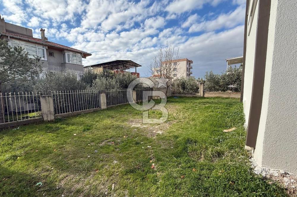 Bornova’da Satılık Altı Dükkan Üstü Daire Olan İki Katlı Bina