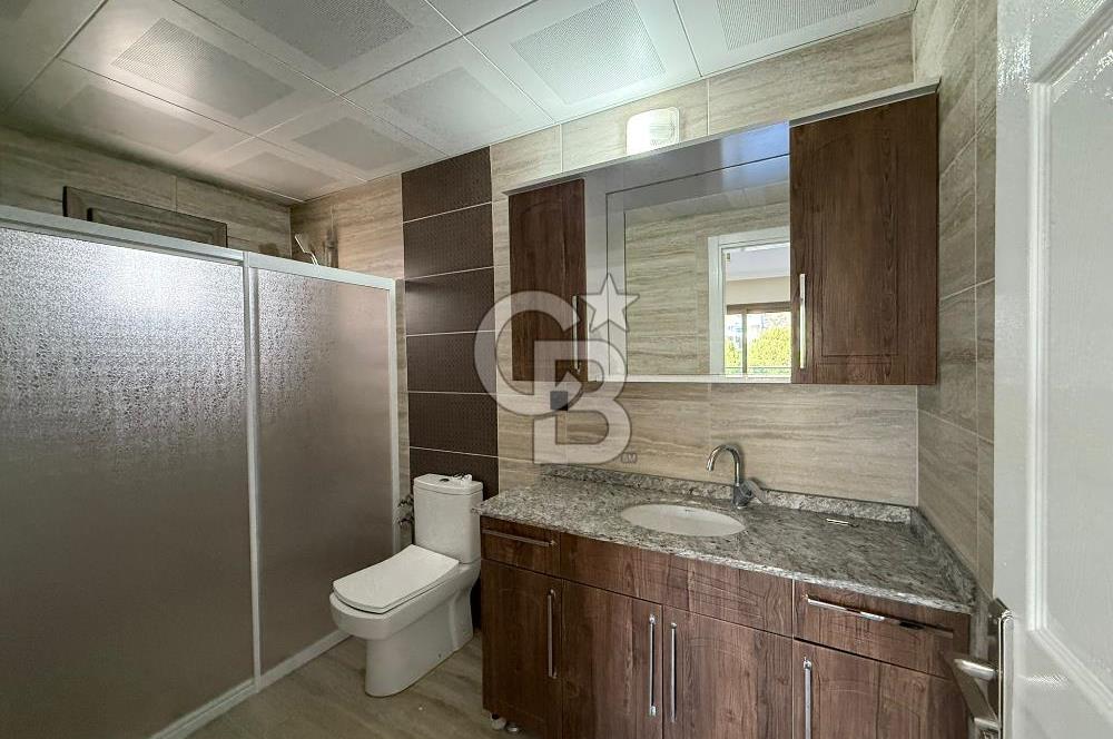 Bornova’da Satılık Altı Dükkan Üstü Daire Olan İki Katlı Bina