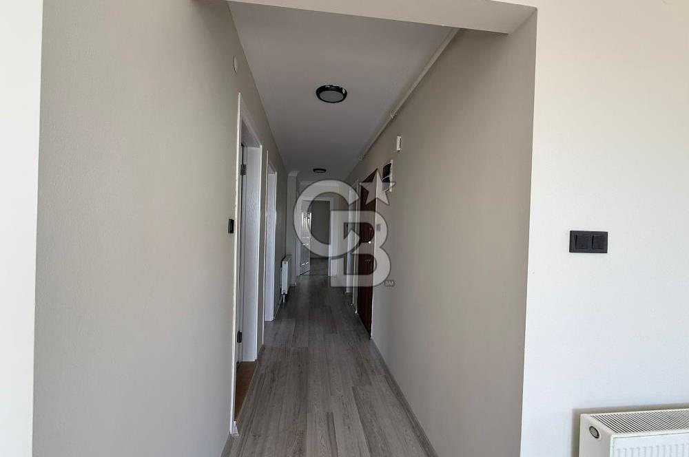 Bornova’da Satılık Altı Dükkan Üstü Daire Olan İki Katlı Bina