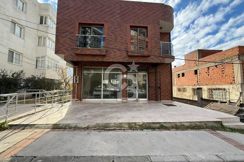 Bornova’da Satılık Altı Dükkan Üstü Daire Olan İki Katlı Bina