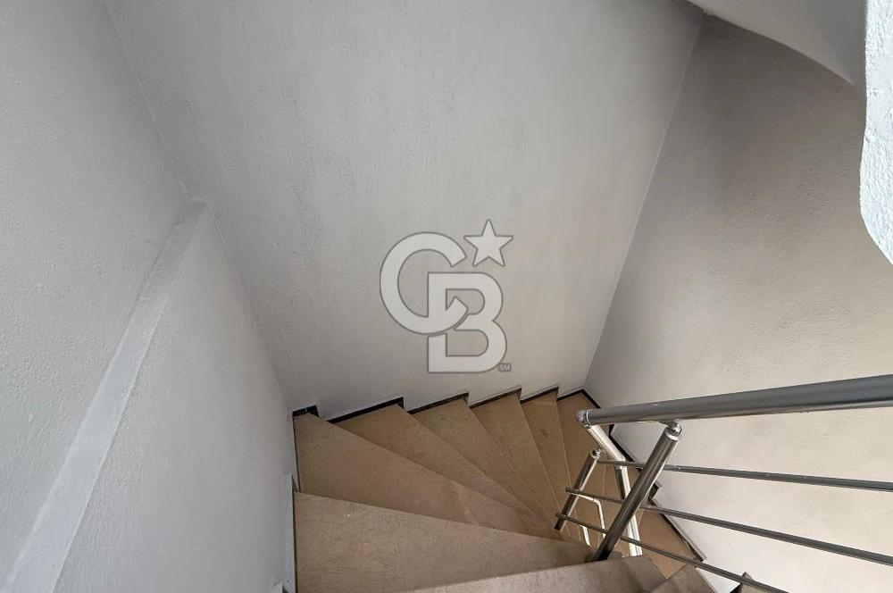 Bornova’da Satılık Altı Dükkan Üstü Daire Olan İki Katlı Bina