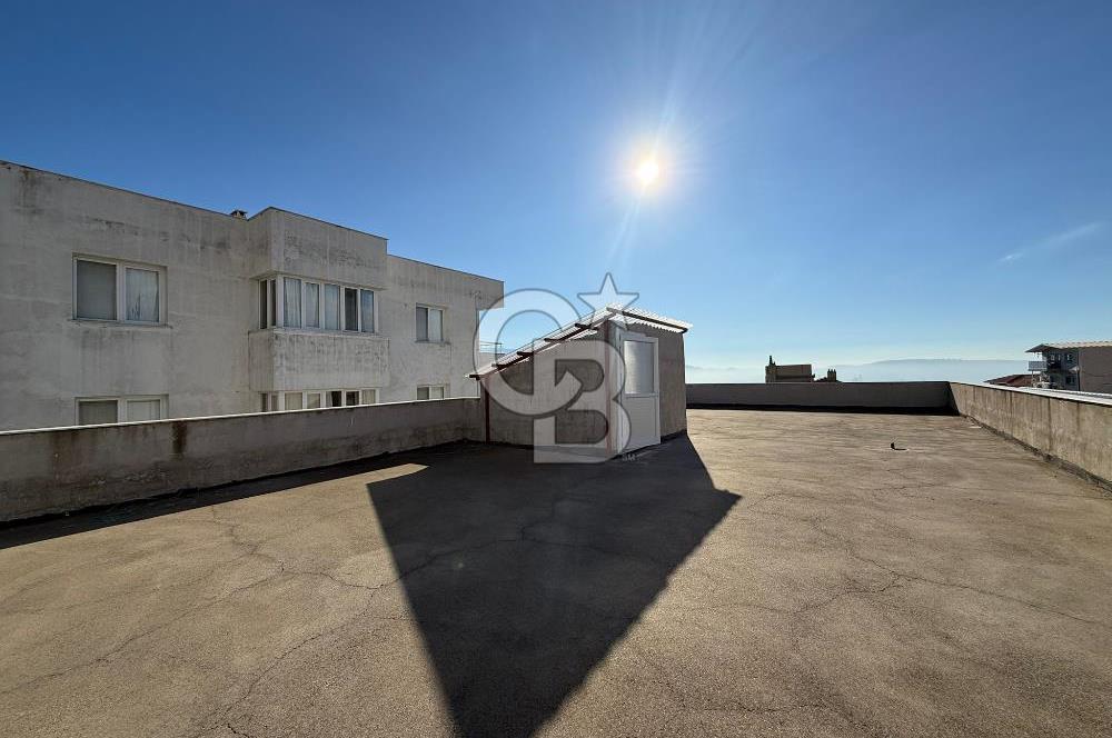 Bornova’da Satılık Altı Dükkan Üstü Daire Olan İki Katlı Bina