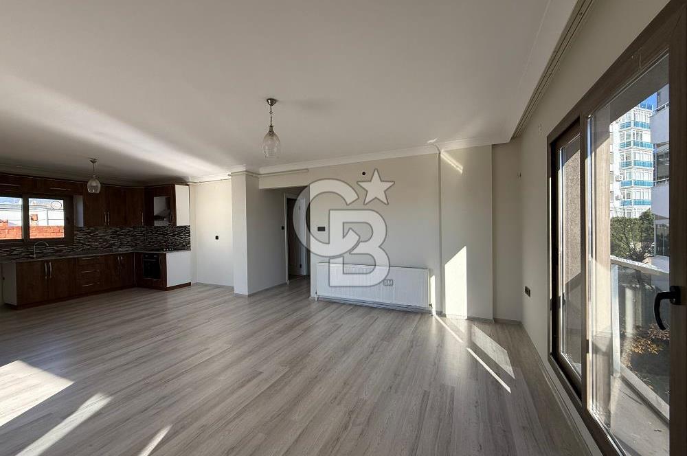 Bornova’da Satılık Altı Dükkan Üstü Daire Olan İki Katlı Bina