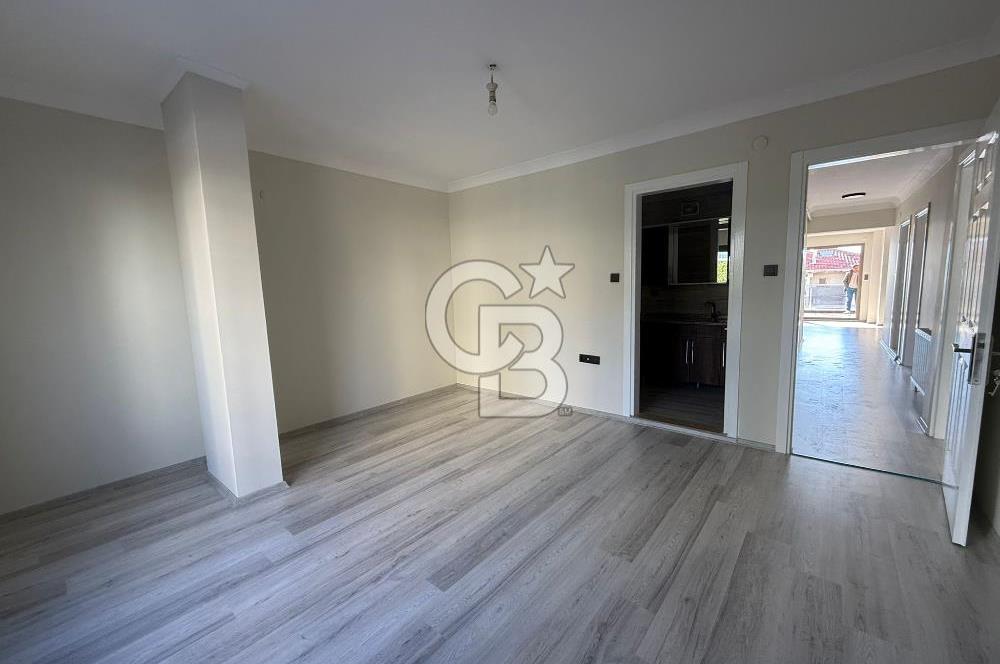 Bornova’da Satılık Altı Dükkan Üstü Daire Olan İki Katlı Bina