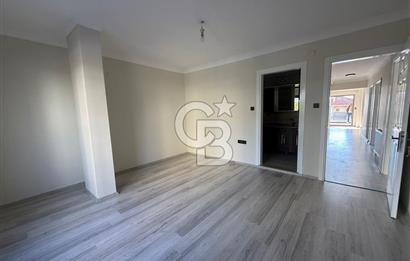 Bornova’da Satılık Altı Dükkan Üstü Daire Olan İki Katlı Bina