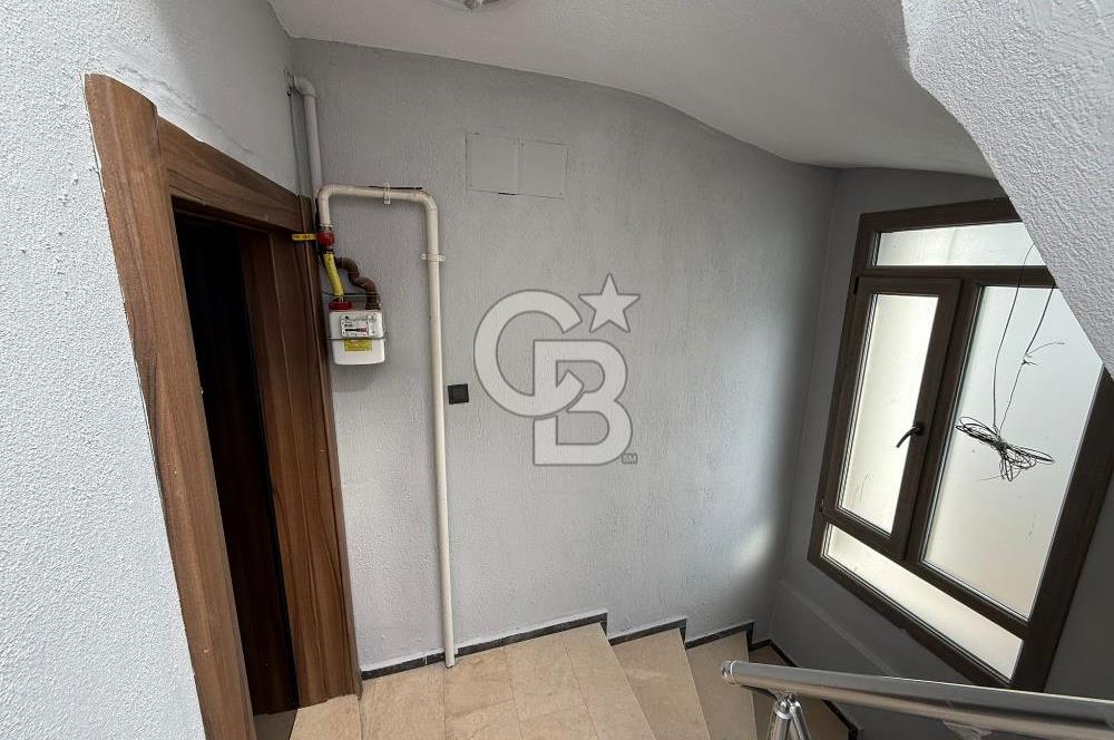 Bornova’da Satılık Altı Dükkan Üstü Daire Olan İki Katlı Bina