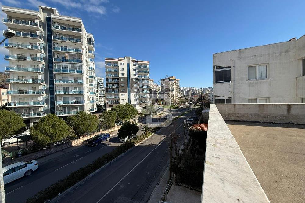 Bornova’da Satılık Altı Dükkan Üstü Daire Olan İki Katlı Bina