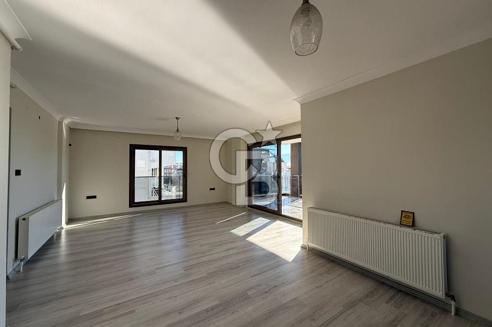 Bornova’da Satılık Altı Dükkan Üstü Daire Olan İki Katlı Bina