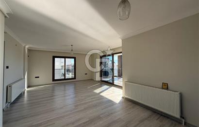 Bornova’da Satılık Altı Dükkan Üstü Daire Olan İki Katlı Bina