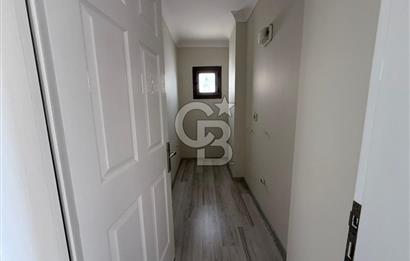 Bornova’da Satılık Altı Dükkan Üstü Daire Olan İki Katlı Bina