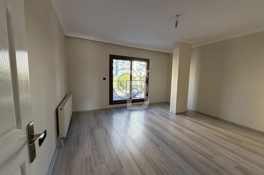 Bornova’da Satılık Altı Dükkan Üstü Daire Olan İki Katlı Bina