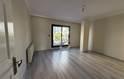 Bornova’da Satılık Altı Dükkan Üstü Daire Olan İki Katlı Bina