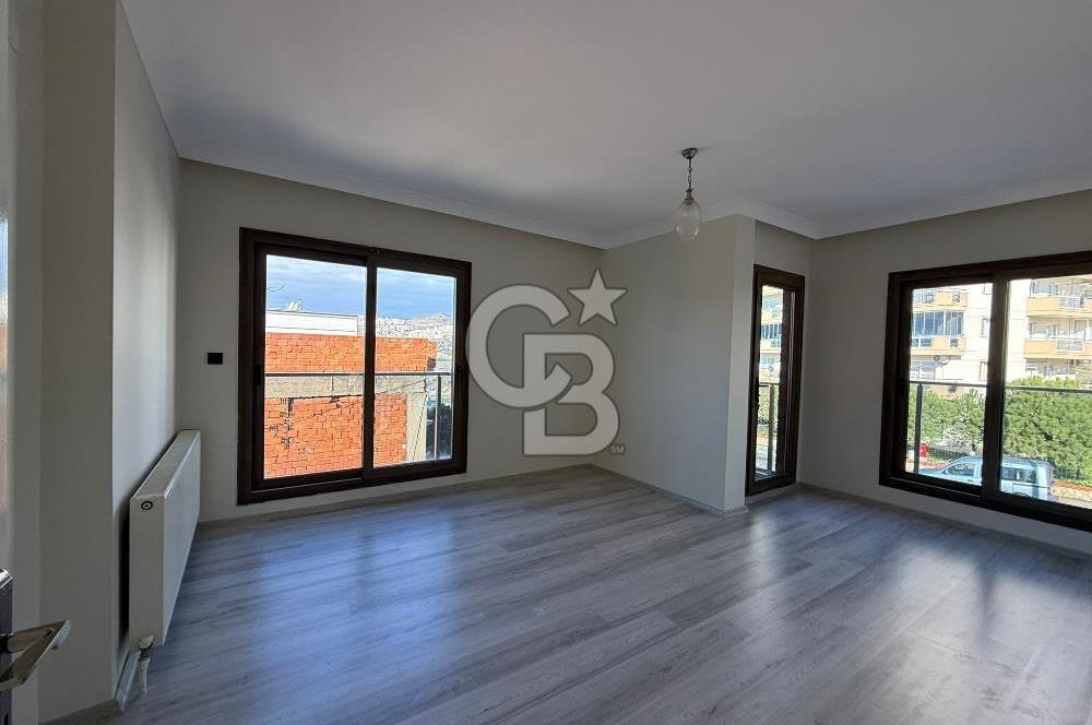 Bornova’da Satılık Altı Dükkan Üstü Daire Olan İki Katlı Bina