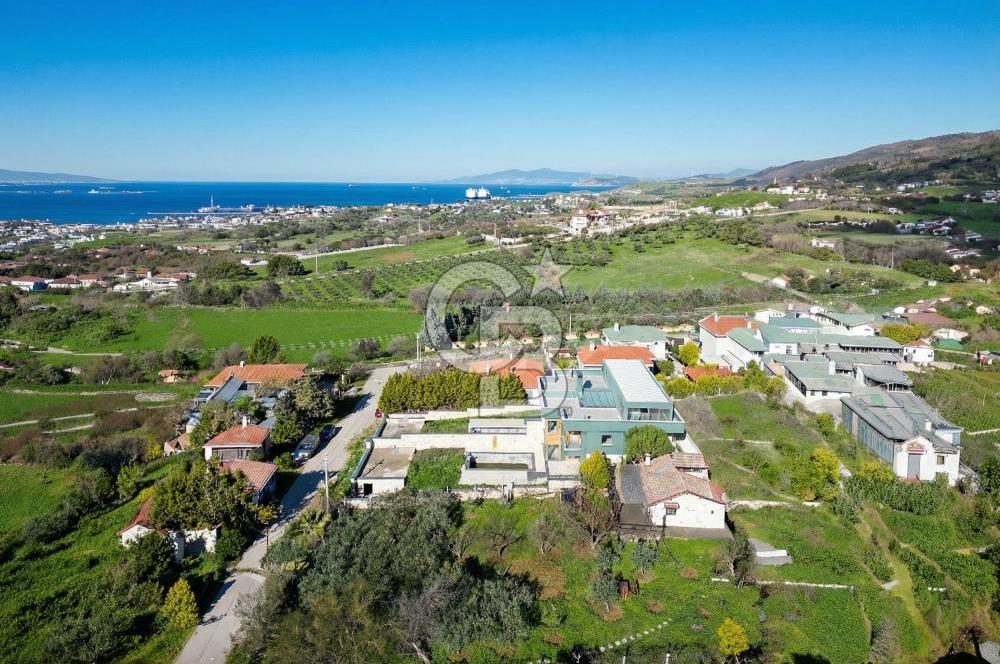 FOÇA KOZBEYLİ'DE 5+1 TRİPLEX LOFT HAVUZLU SATILIK MÜSTAKİL VİLLA