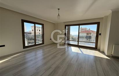 Bornova’da Satılık Altı Dükkan Üstü Daire Olan İki Katlı Bina