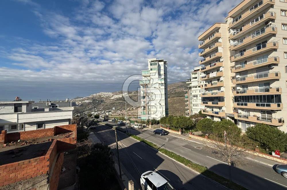 Bornova’da Satılık Altı Dükkan Üstü Daire Olan İki Katlı Bina