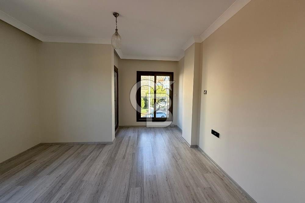 Bornova’da Satılık Altı Dükkan Üstü Daire Olan İki Katlı Bina