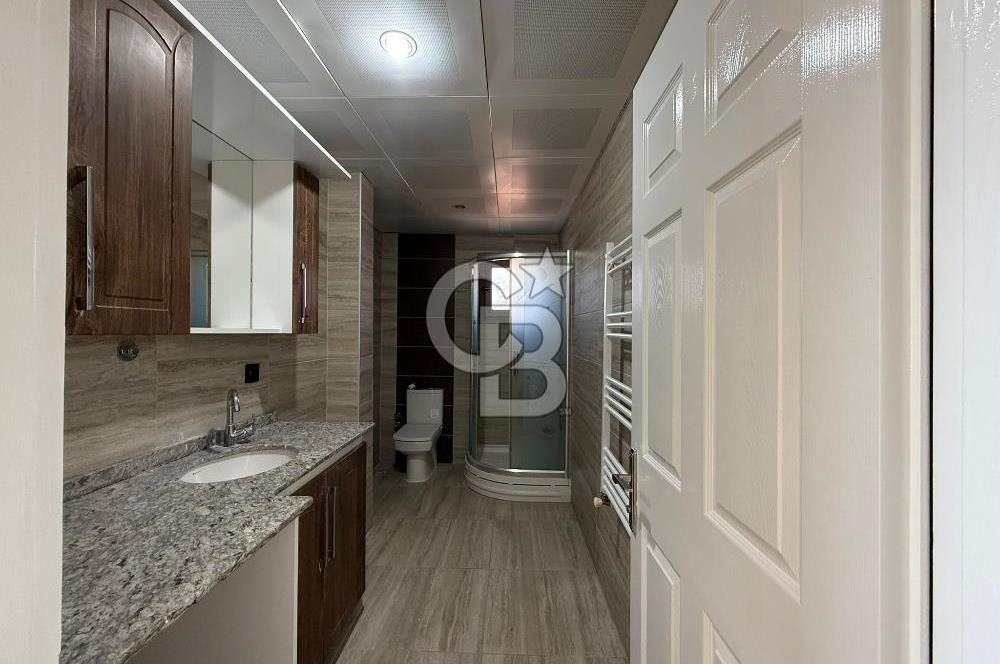 Bornova’da Satılık Altı Dükkan Üstü Daire Olan İki Katlı Bina