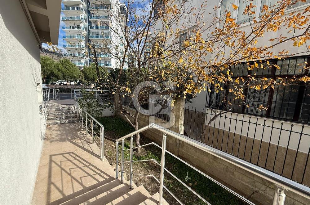 Bornova’da Satılık Altı Dükkan Üstü Daire Olan İki Katlı Bina