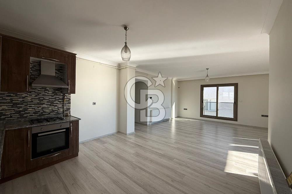 Bornova’da Satılık Altı Dükkan Üstü Daire Olan İki Katlı Bina