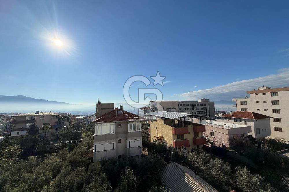 Bornova’da Satılık Altı Dükkan Üstü Daire Olan İki Katlı Bina