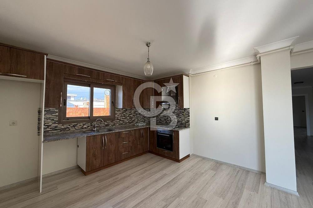 Bornova’da Satılık Altı Dükkan Üstü Daire Olan İki Katlı Bina