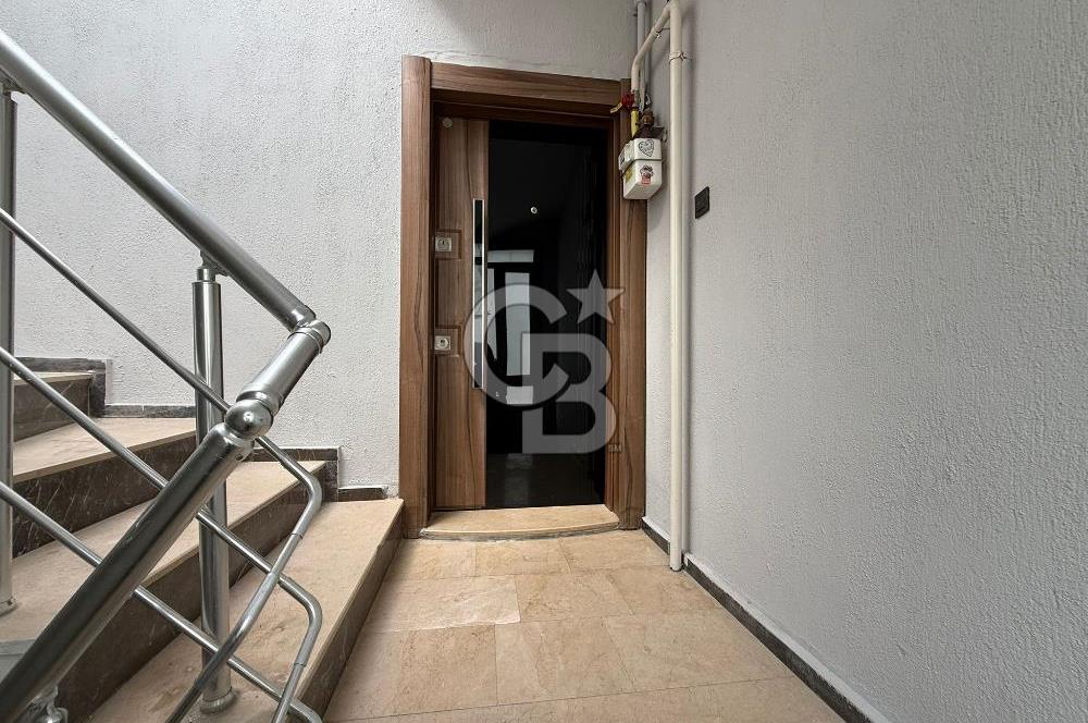 Bornova’da Satılık Altı Dükkan Üstü Daire Olan İki Katlı Bina