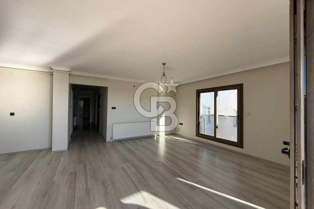 Bornova’da Satılık Altı Dükkan Üstü Daire Olan İki Katlı Bina