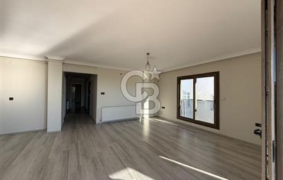 Bornova’da Satılık Altı Dükkan Üstü Daire Olan İki Katlı Bina