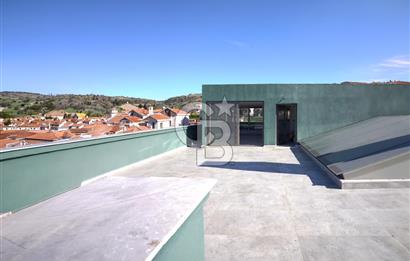 FOÇA KOZBEYLİ'DE 5+1 TRİPLEX LOFT HAVUZLU SATILIK MÜSTAKİL VİLLA