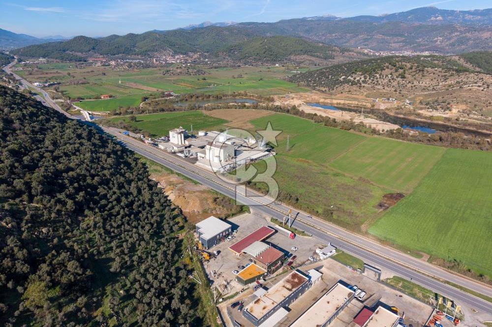 Muğla Milas'da Ana Yola 130 Metre Cepheli Satılık Tarla